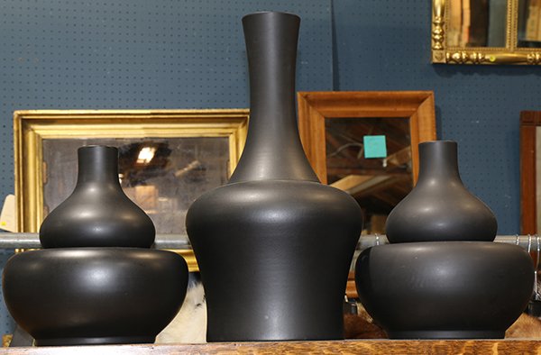 (lot of 3) Chinese art pottery vases, each of a modern (1 of 1)