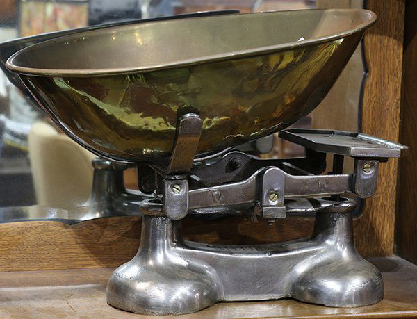 Vintage cast iron and brass balance scale, manufactured (1 of 1)