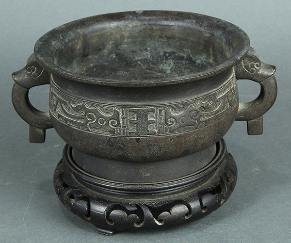 Chinese Bronze Gui Vessel (1 of 6)