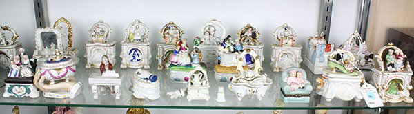(lot of 22) French and Continental porcelain box group, (1 of 3)