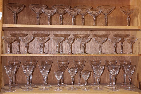 (lot of 41) Collection of stemware, each having a (1 of 1)