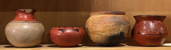 (lot of 4) Native American pottery group, including two (1 of 1)