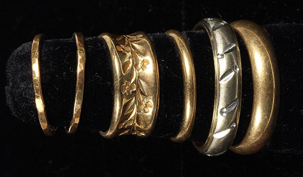 (Lot of 6) 14k yellow gold band rings (1 of 2)