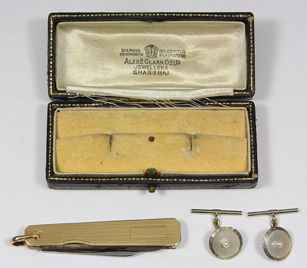 (lot of 2) Gentlemen's cultured pearl, mother-of-pearl, (1 of 2)