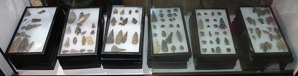Ancient American arrowheads (1 of 2)