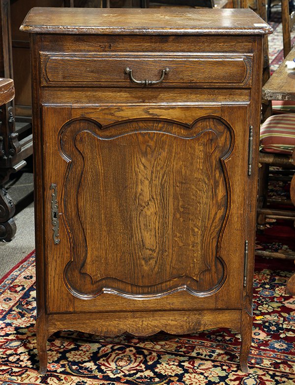 French Provincial style oak cabinet (1 of 5)