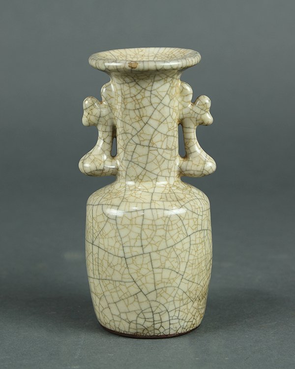 Chinese Ge-type Mallet Vase (1 of 6)