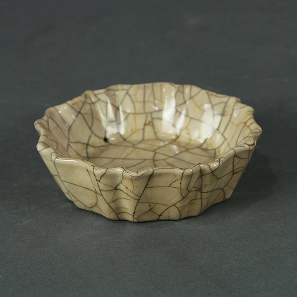 Chinese Ge-type Mallow Form Brush Washer (1 of 6)