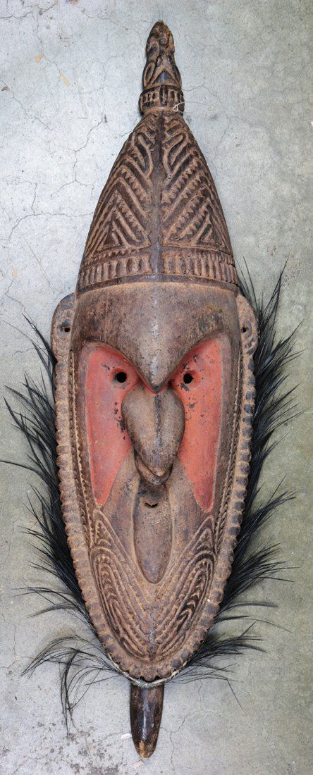 Papua New Gyuniea carved face mask having a pigment (1 of 3)