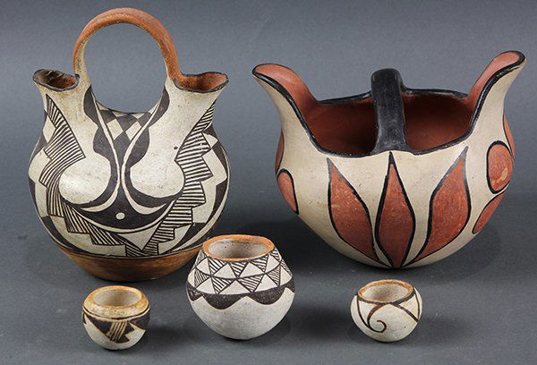 (lot of 5) Southwest pottery group, consisting of an (1 of 4)