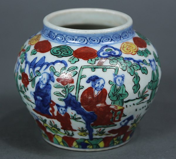 Chinese Wucai Porcelain Jar (1 of 6)