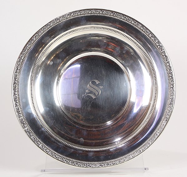 American Wallace sterling silver charger, 18.71 troy: American Wallace sterling silver charger having a polished surface detailed with bands of beads and flowers, and bearing a central calligraphic S monogram, 13"diam., 18.71 troy oz.