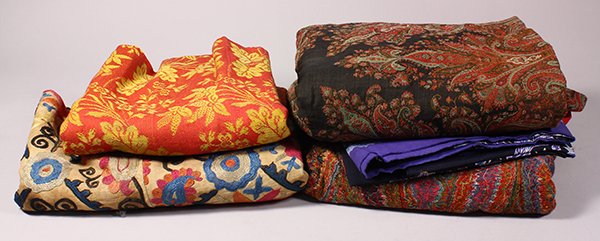 (lot of 6) Group of textiles including a floral (1 of 7)