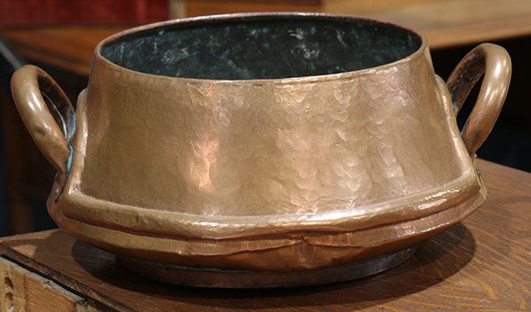 Large hammered copper pot (1 of 1)