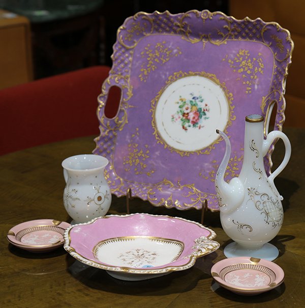 (lot of 6) Group of porcelain and milk glass table (1 of 2)