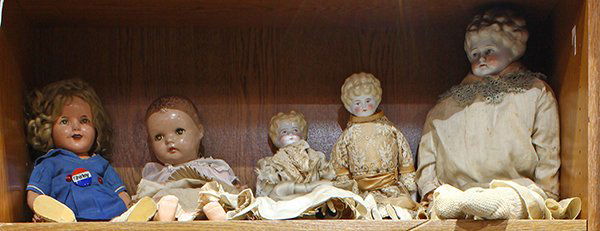 (lot of 5) Antique and vintage doll group consisting of (1 of 1)