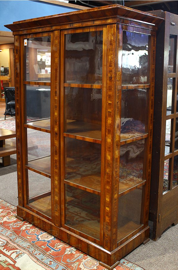 Biedermeier style inlaid vitrine, the molded cornice (1 of 4)