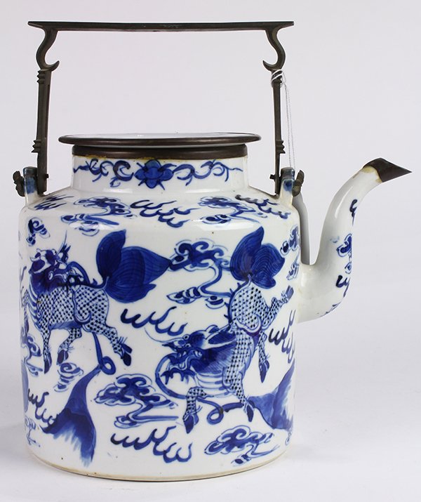 Chinese Underglaze Blue Teapot (1 of 5)