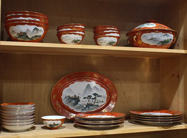 Set of Chinese Porcelain Dinner Set (1 of 3)