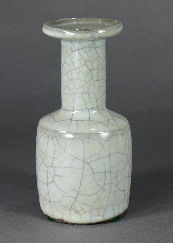 Chinese Guan Type Mallet Vase (1 of 7)