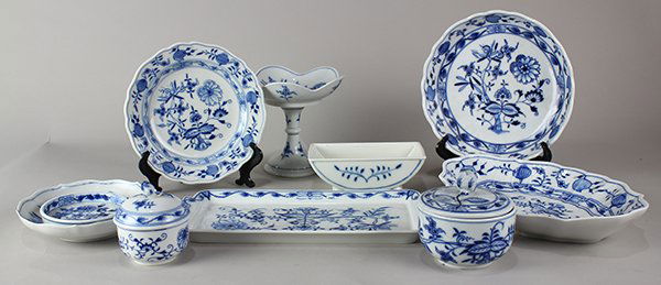 (Lot of 10) Meissen "Blue Onion" associated table (1 of 4)