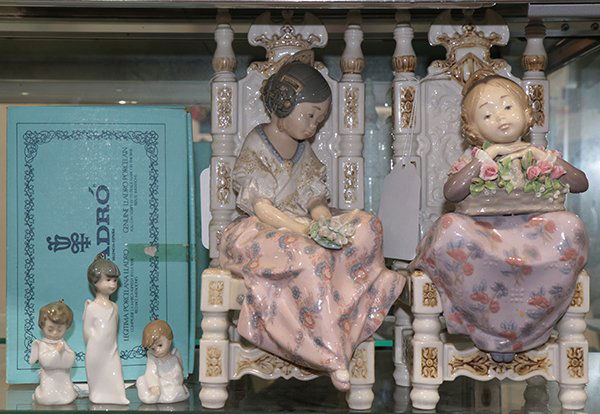 (lot of 6) Lladro porcelain figures, consisting of (3) (1 of 1)