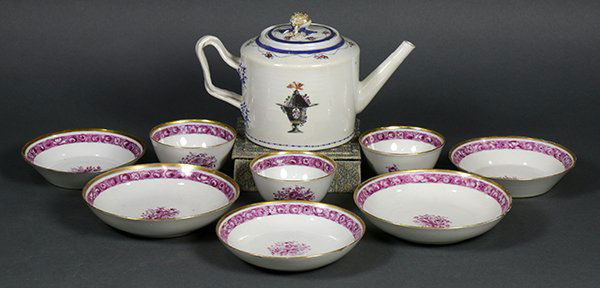 Chinese Export Porcelain Tea Pot/Service (1 of 9)
