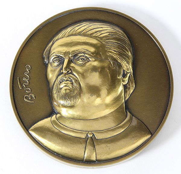 Fernando Botero, medallion (1 of 6)