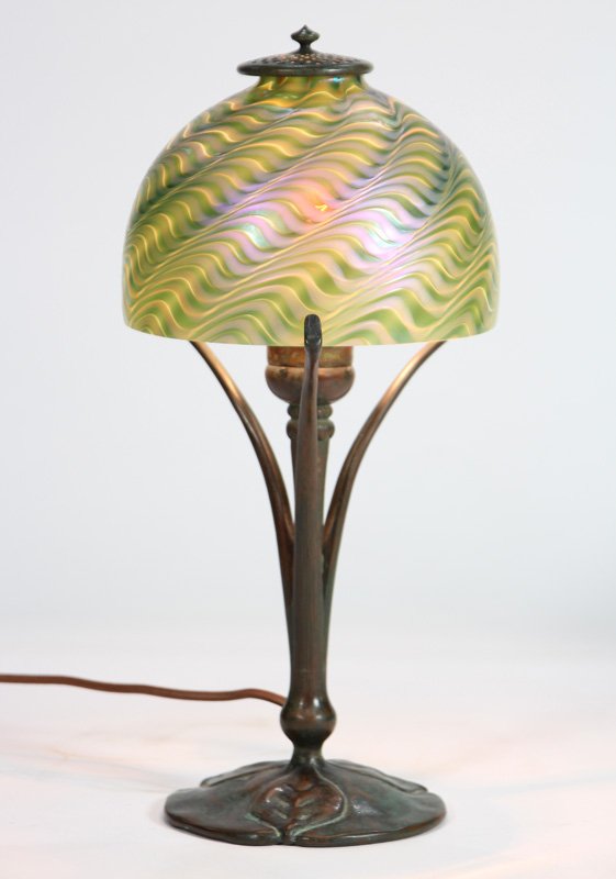 Tiffany Studios New York patinated bronze desk lamp (1 of 5)