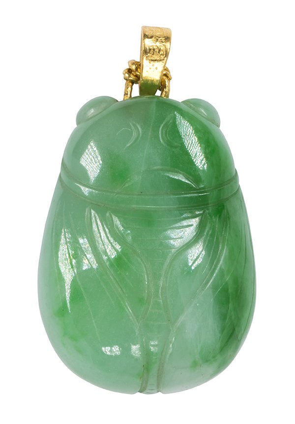 Carved jadeite and 20k yellow gold pendant (1 of 3)