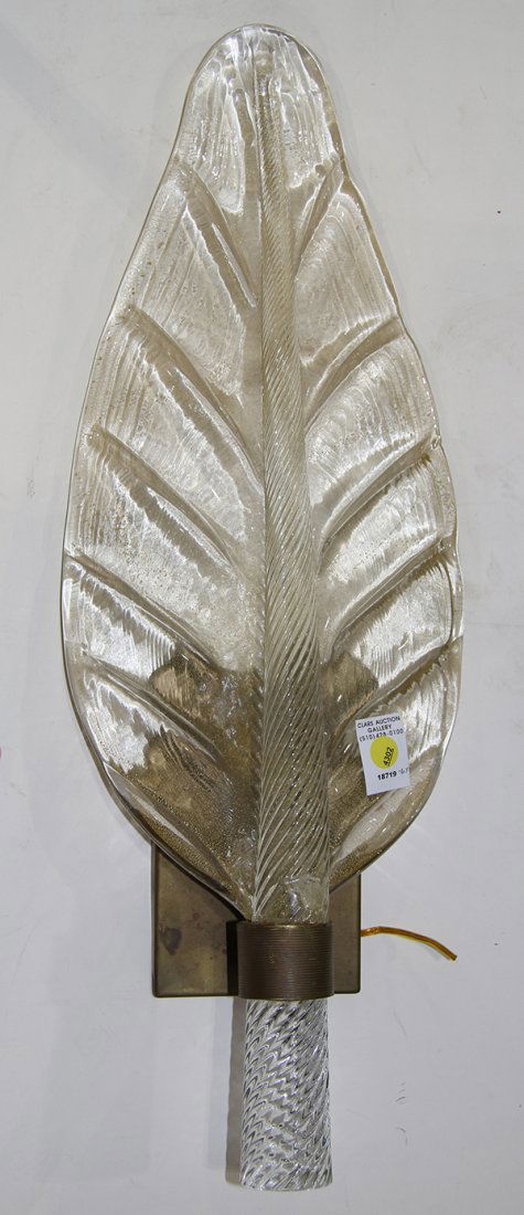 Italian Mid Century Murano art glass sconce, having a (1 of 2)