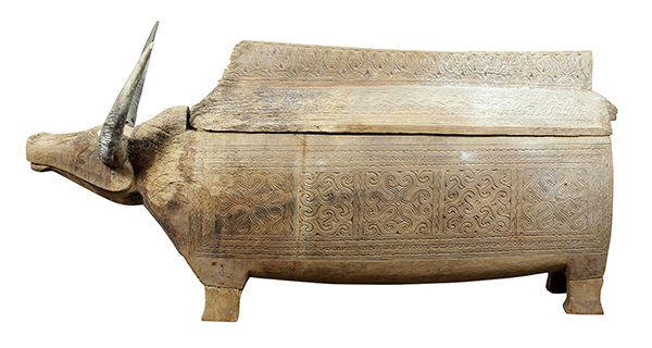 Indonesian bull-form carved wooden casket, 19th (1 of 2)