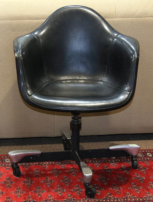 Charles and Ray Eames swivel office chair (1 of 5)