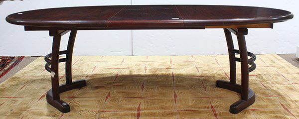 Mid Century mahogany dining table, having an oval top (1 of 4)