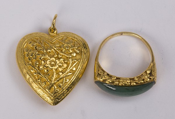 (Lot of 2) Jade and yellow gold jewelry (1 of 5)