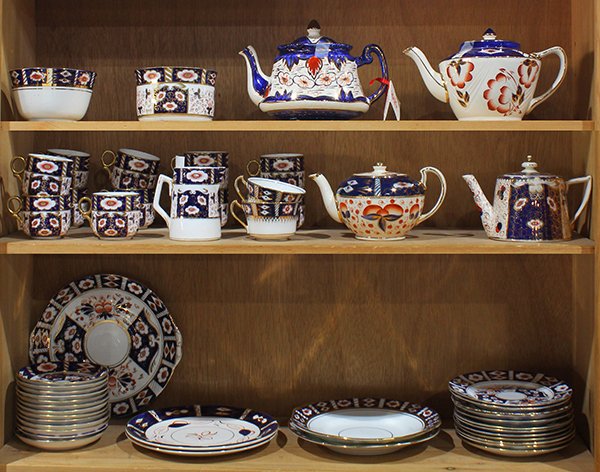 (lot of 50) English assembled Imari decorated porcelain (1 of 1)