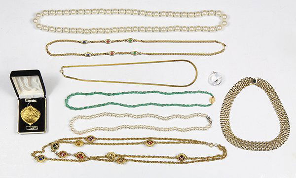 Collection of costume jewelry (1 of 3)