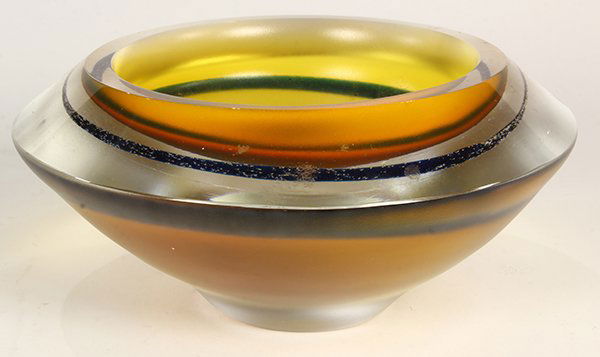 Kosta Göran Wärff art glass bowl, executed in clear,: Kosta Göran Wärff art glass bowl, executed in clear, carmel, and cobalt glass, having a tapered form and signed at base, 4"h x 10"w. Provenance: Property from the estate of Thomas J. Perkins, San Fr