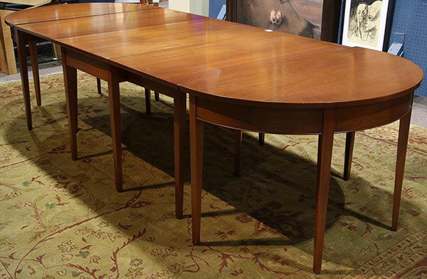 Federal style mahogany dining table (1 of 2)
