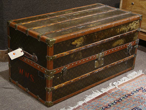 Louis Vuitton wardrobe trunk (1 of 3)