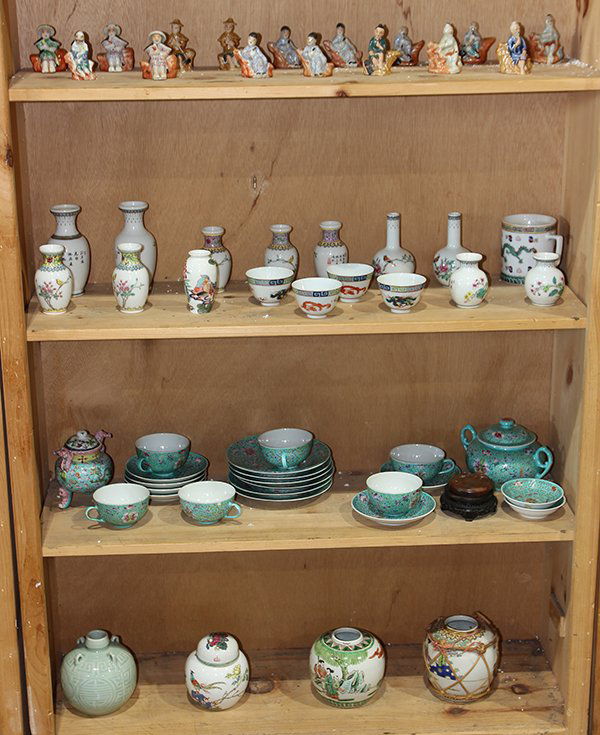 Four Shelves Chines Porcelain (1 of 4)