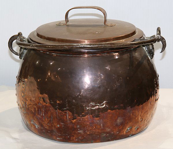 Continental copper hollowware pot, 19th Century, having (1 of 7)