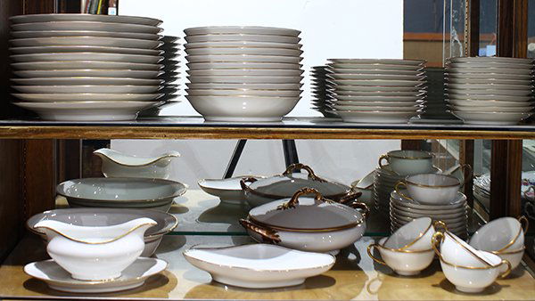 (lot of approx. 66) Two shelves of Elite Works French (1 of 1)