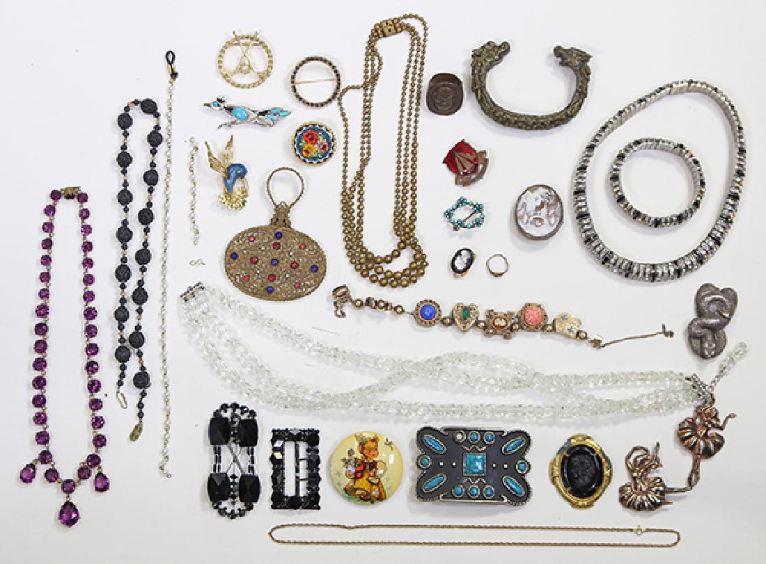 Collection of costume jewelry (1 of 2)