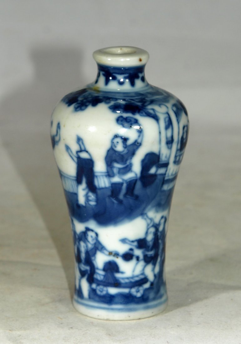 Antique Chinese blue white porcelain snuff bottle MARK (1 of 6)