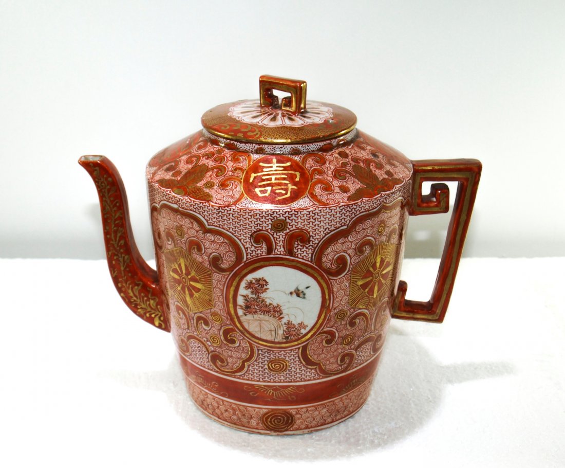 Antique Japanese Kutani porcelain teapot SIGNED