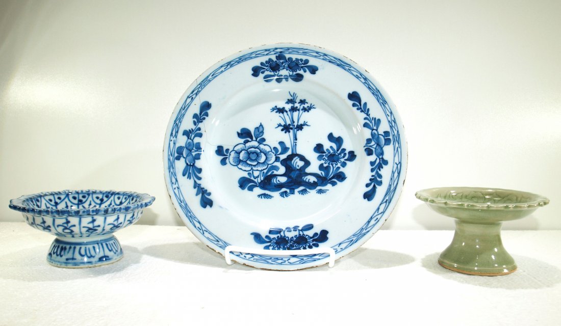 Antique Chinese b/w porcelain plate, stem cup, and cela (1 of 14)