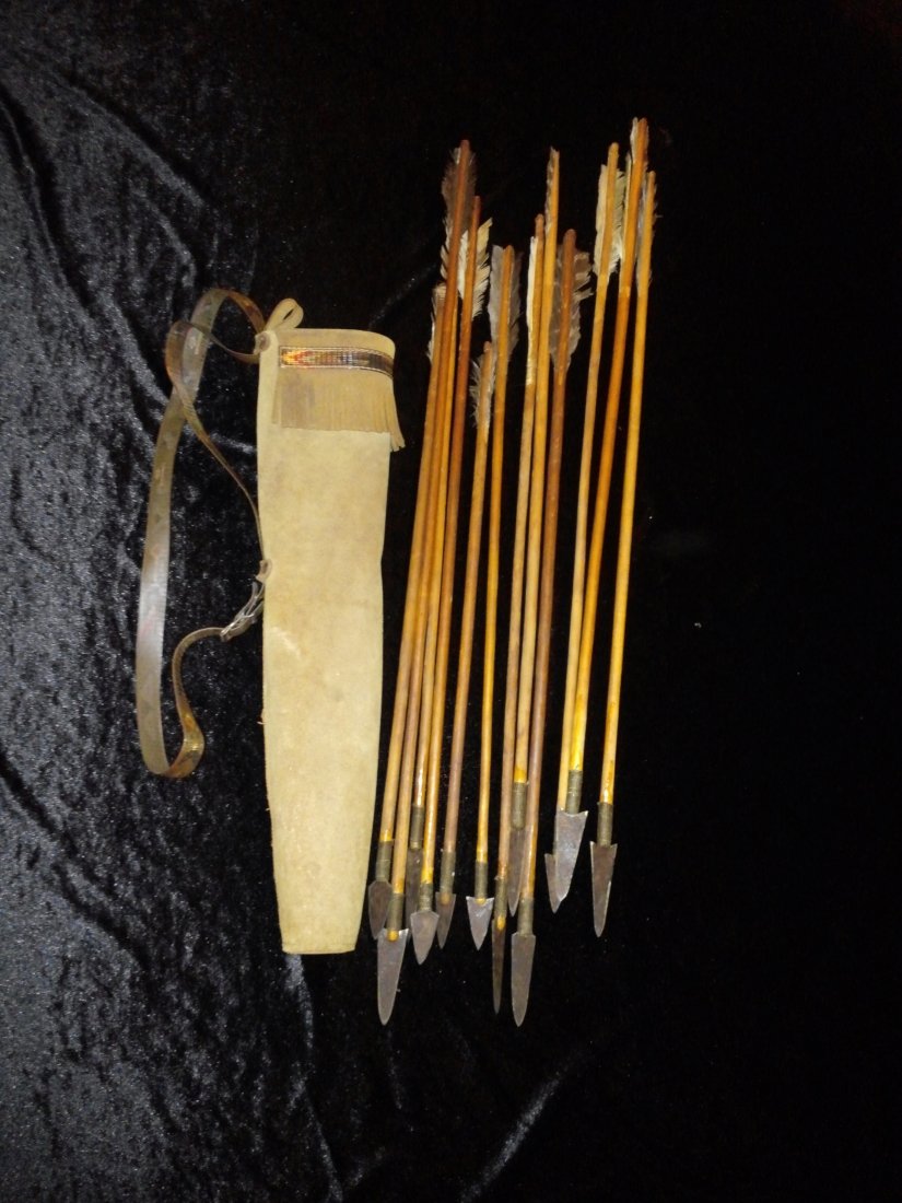 12 TRADE ARROWS & QUIVER (1 of 2)