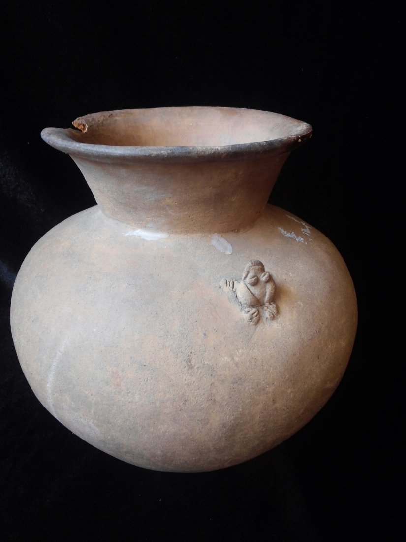 PRE-COLUMBIAN FROG EFFIGY JAR (1 of 4)