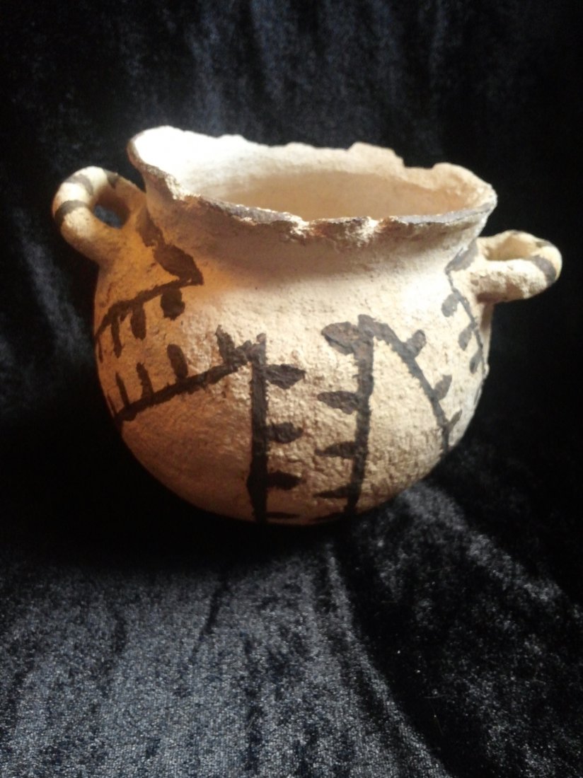 ANASAZI BLACK ON WHITE JAR: 4&1/2 INCHES TALL 6&1/2 INCHES WIDE 800-1200AD FROM ARIZONA IT IS HAS MINOR RIM CHIPS, IT WOULD MAKE A GREAT ADDITION TO YOUR COLLECTION!